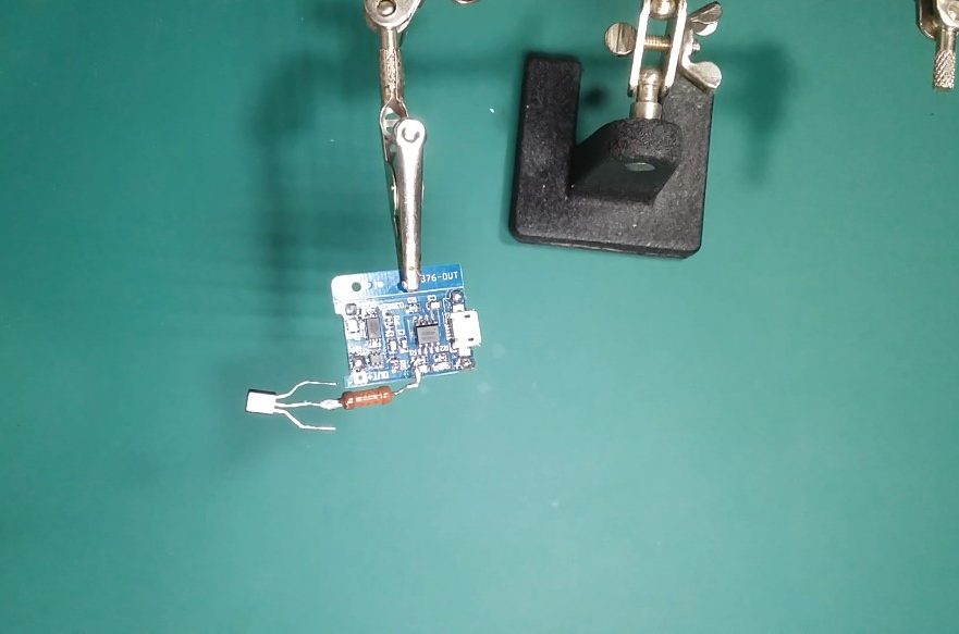 Резистор и транзистор на модуле